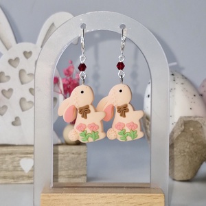 Cercei de Paște cu iepurași roz piersică - decor de sărbători - decorațiuni de paște - iepuraș de paște - Artynos.ro