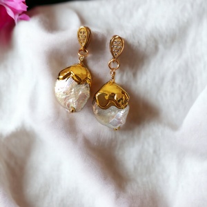 Cercei perle keshi placate cu aur - Artynos.ro