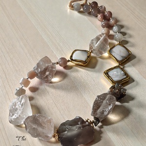 Colier unicat, brutalist, piatra lunii, cuart brut, perle cultura - bijuterii - coliere - coliere din pietre semiprețioase - Artynos.ro