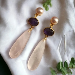 Cercei cu surub, lungi cu cuart roz, ametist si perla naturala - Artynos.ro