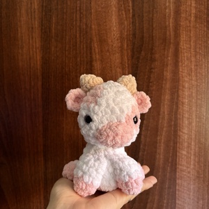 Vacuta crosetata, Jucarii si echipamente pentru copii, Plusuri, Figurine de plus, Crosetat, Cusatura, ARTYNOS