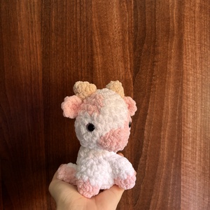 Văcuță crosetata - jucării și echipamente pentru copii - plușuri - figurine de pluș - Artynos.ro