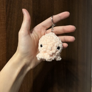 Breloc caracatiță croșetată  - jucării și echipamente pentru copii - plușuri - caracatițe din pluș - Artynos.ro