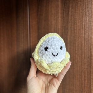 Ou in cosulet 🐣, Decor de sarbatori, Decoratiuni de Paste, Oua decorative, Crosetat, Sunt crosetate manual cu fir pufos din poliester, ochisori de plastic si umpluti cu vatelina. 
Cosu..., ARTYNOS