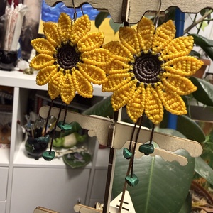 Cercei Floarea-Soarelui din Micromacramé cu Malachit Natural - bijuterii - cercei - cercei din pietre semiprețioase - Artynos.ro