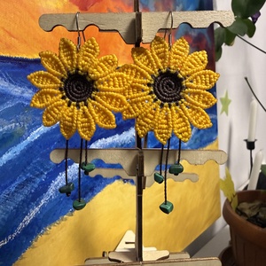 Cercei Floarea-Soarelui din Micromacramé cu Malachit Natural - bijuterii - cercei - cercei din pietre semiprețioase - Artynos.ro