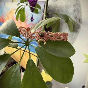 Esența Feminității: Choker Celestial cu Ochi de Soim  și Simbolul Lunii  - bijuterii - coliere - chockere - Artynos.ro