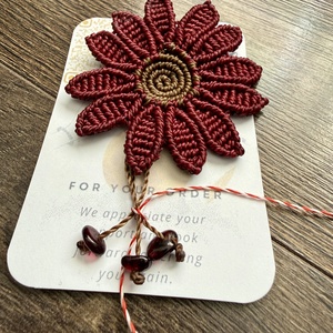 Broșă Mărțișor Granat  - accessorii și unelte - broșă, cerc, încuietoare - Artynos.ro