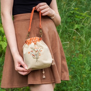 Geantă de mână din pânză crem cu motiv floral portocaliu - geantă și husă - genți de umăr și genți de mână - genți casual, genți de mână - Artynos.ro