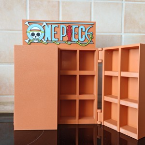 Suport pentru figurine One Piece Kinder Joy cu plăcuțe de identificare, variantă cu capac rabatabil -  - Artynos.ro
