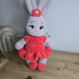 Iepuraș croșetat  - jucării și echipamente pentru copii - plușuri - iepure de pluș - Artynos.ro