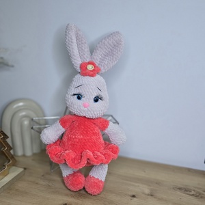 Iepuraș croșetat  - jucării și echipamente pentru copii - plușuri - iepure de pluș - Artynos.ro