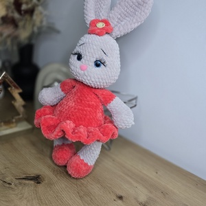 Iepuraș croșetat  - jucării și echipamente pentru copii - plușuri - iepure de pluș - Artynos.ro