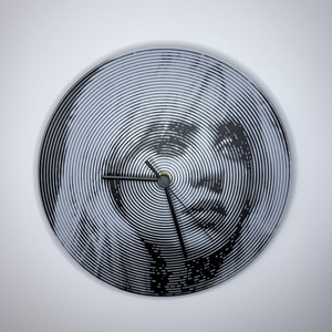 Ceas de perete - Hypnotic Billie Ceasul pentru adevărații fani Billie Eilish! - casă & stil de viață - accesorii pentru decorat casa - decorațiuni de pereți, decorațiuni suspendate - ceasuri de perete - Artynos.ro