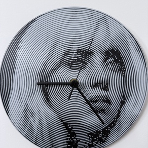 Ceas de perete - Hypnotic Billie Ceasul pentru adevărații fani Billie Eilish! - casă & stil de viață - accesorii pentru decorat casa - decorațiuni de pereți, decorațiuni suspendate - ceasuri de perete - Artynos.ro