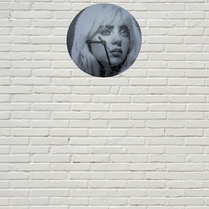 Ceas de perete - Hypnotic Billie Ceasul pentru adevărații fani Billie Eilish! - casă & stil de viață - accesorii pentru decorat casa - decorațiuni de pereți, decorațiuni suspendate - ceasuri de perete - Artynos.ro