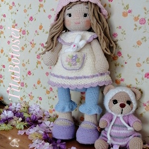 Papusa crosetata, jucărie crosetata, handmade, Cadou Craciun, cadou fetite, cadou zi nastere - Artynos.ro