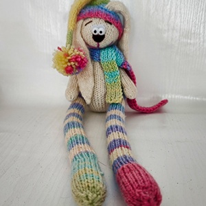 Iepuras tricotat, handmade, cu picioare lungi � jucarie decorativa, cadou Paste, 44cm. - Artynos.ro