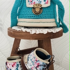 Păpușă realistă tip reborn 60 cm, cu hăinuțe croșetate și accesorii unicat - jucării și echipamente pentru copii - jucării și accesorii pentru copii - păpuși de joacă - Artynos.ro