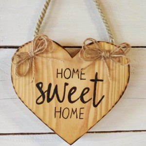 Home sweet home placă de lemn în formă de inimă -  - Artynos.ro
