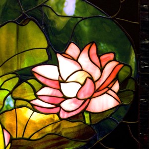 Lotuși Tavi, imagine de perete tiffany luminoasă - casă & stil de viață - decorațiuni de casă - picturi murale - artă murală din sticlă - Artynos.ro