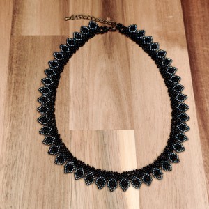 Colier cu frunze mici (hematită neagră) - bijuterii - coliere - coliere de perle - Artynos.ro