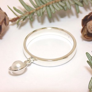 Inel cerc cu perlă albă mobilă, inel de damă din argint, mărimea 58 (EGY.199) - bijuterii - inele - inele cu perle - Artynos.ro Inel cerc cu perlă albă mobilă, inel de damă din argint, mărimea 58 (EGY.199) - bijuterii - inele - inele cu perle - Artynos.ro