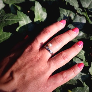 Inel cerc cu perlă albă mobilă, inel de damă din argint, mărimea 58 (EGY.199) - bijuterii - inele - inele cu perle - Artynos.ro Inel cerc cu perlă albă mobilă, inel de damă din argint, mărimea 58 (EGY.199) - bijuterii - inele - inele cu perle - Artynos.ro