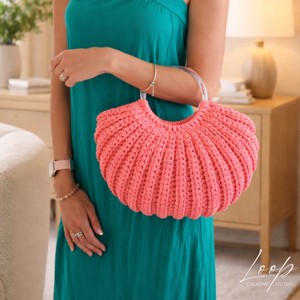 Geanta de mana crosetata pentru femei Luma � design unic, fir de bumbac, maner deosebit - Artynos.ro