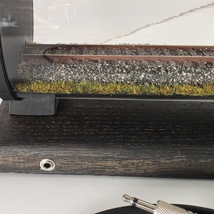 Vitrina cilindrica expozitie machete scara H0 cu conexiune DC / DCC - casă & stil de viață - mobilier artizanal - rafturi  - Artynos.ro