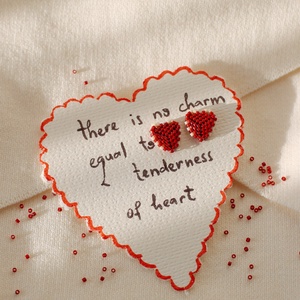 Cercei inimioara alb si rosu - bijuterii - cercei - cercei din mărgele - Artynos.ro