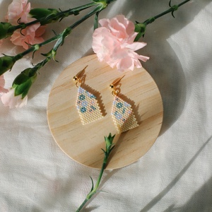 Cercei cu flori in culori delicate, Bijuterii, Cercei, Cercei din margele, , ARTYNOS