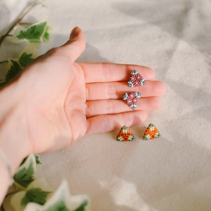 Cercei tinta / stud colorati, Bijuterii, Cercei, Cercei din margele, Cusatura, Confectionarea bijuteriilor, ARTYNOS