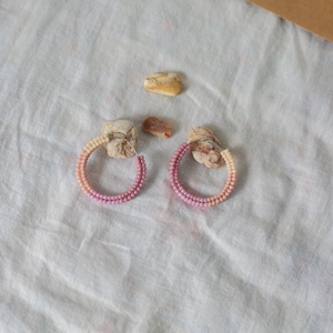 Cercei roz de tip hoops, Bijuterii, Cercei, Cercei din margele, Cusatura, Confectionarea bijuteriilor, ARTYNOS