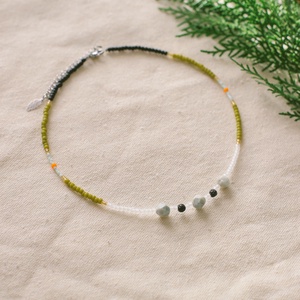 Colier din margele colorate la baza gatului, Bijuterii, Coliere, Coliere din margele, Confectionarea bijuteriilor, ARTYNOS