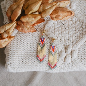 Cercei lungi din margele colorate - bijuterii - cercei - cercei din mărgele - Artynos.ro