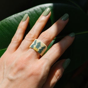 Inel din margele cu model floare - bijuterii - inele - inele cu pietre semiprețioase - Artynos.ro