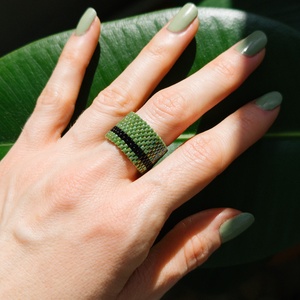 Inel din margele colorate verzi , Bijuterii, Inele, Inele cu pietre semipretioase, Confectionarea bijuteriilor, Cusatura, ARTYNOS