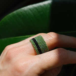 Inel din margele colorate verzi  - bijuterii - inele - inele cu pietre semiprețioase - Artynos.ro