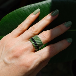 Inel din margele colorate verzi  - bijuterii - inele - inele cu pietre semiprețioase - Artynos.ro