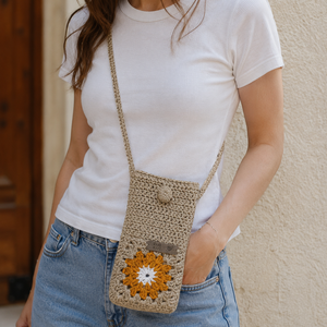 Geanta crosetata manual pentru telefon, cu floare decorativa, buzunar pentru accesorii, curea 120 cm, bumbac si acrilic,, Genti si portofele, Genti de mana si umar, Geanta crossbody, Crosetat, ARTYNOS