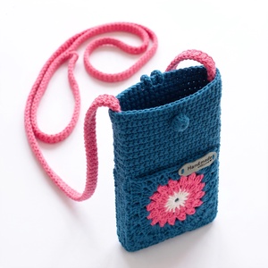 Geanta ,husă croșetată pentru telefon, geantă mini handmade cu bareta lungă, albastru petrol și roz - genți și portofele - portofele, huse, suporturi - husă telefon - Artynos.ro