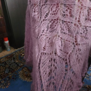 Sal tricotatpetale de trandafir - îmbrăcăminte și modă - haine damă - poncho - Artynos.ro