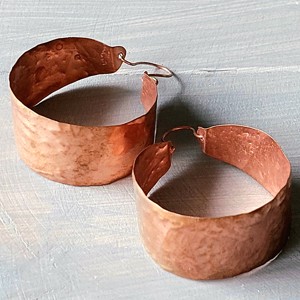 Cercei largi din cupru - bijuterii - cercei hoops - Artynos.ro Cercei largi din cupru - bijuterii - cercei hoops - Artynos.ro