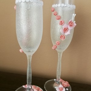 Pahare de șampanie de nuntă unice... decorate cu flori de lut! -  - Artynos.ro