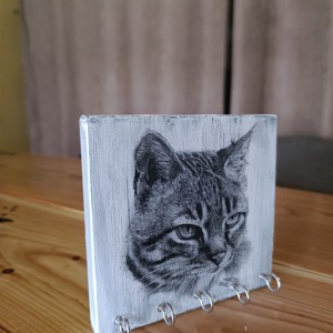 Breloc de perete din lemn Kitty -  - Artynos.ro