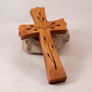 Cruce din lemn cu model, cruce de perete  - Artynos.ro