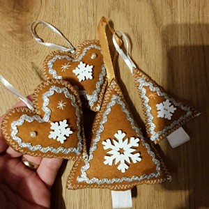 Gingerbread model simțit ornamente alb - argintiu -  - Artynos.ro