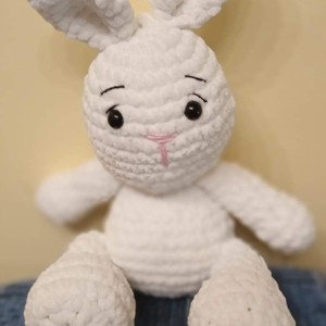 Iepuraș figura amigurumi -  - Artynos.ro