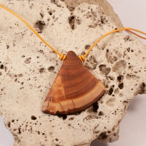 Colier din lemn, colier pandantiv - bijuterii - coliere - Artynos.ro